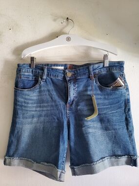 Kut from the Kloth Katy Boyfriend Short in Mid Blue Denim Size 14